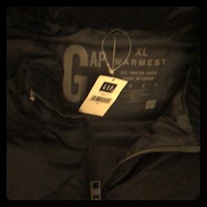 Gap Men’s Black Puffer Vest